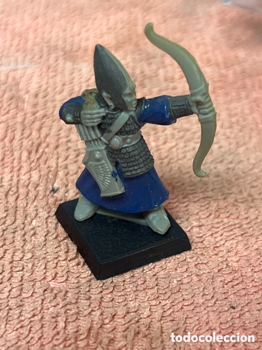 Juegos Antiguos: Miniatura Citadel de un Arquero Alto Elfo de Warhammer Fantasy Battles