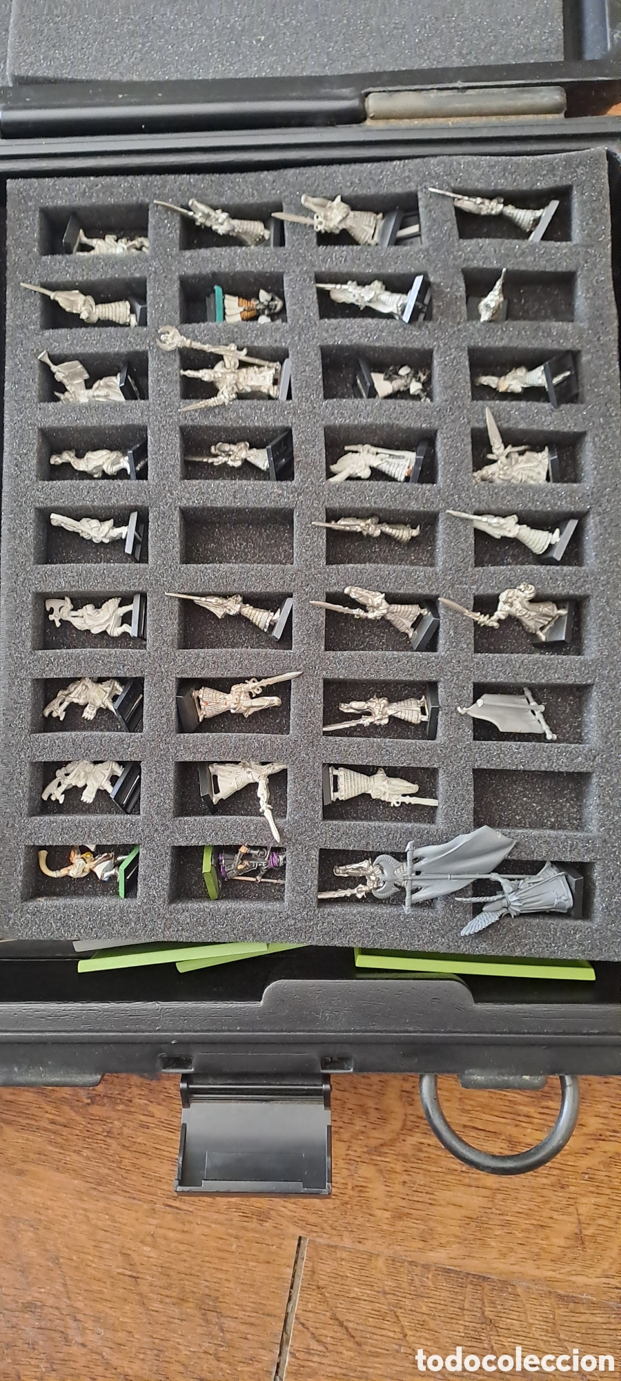 Juegos antiguos: Maletin con figuras Warhammer - Foto 2