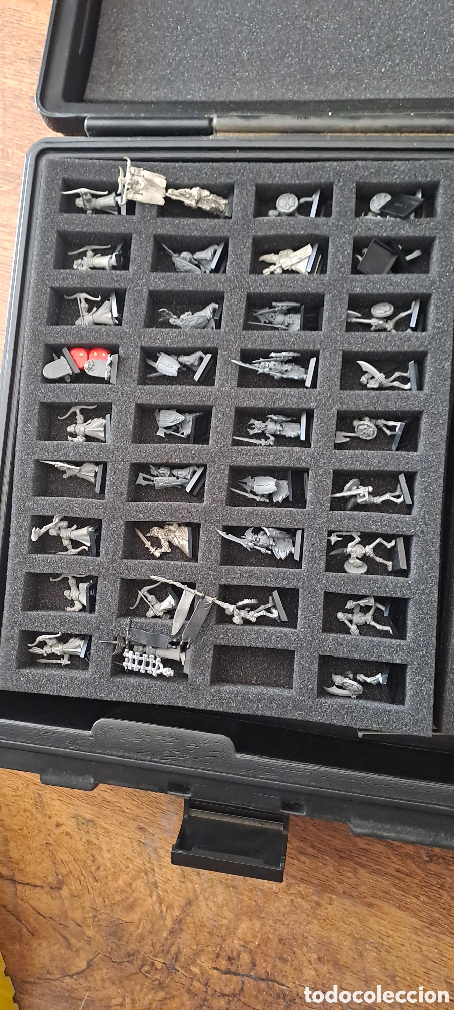 Juegos antiguos: Maletin con figuras Warhammer - Foto 3