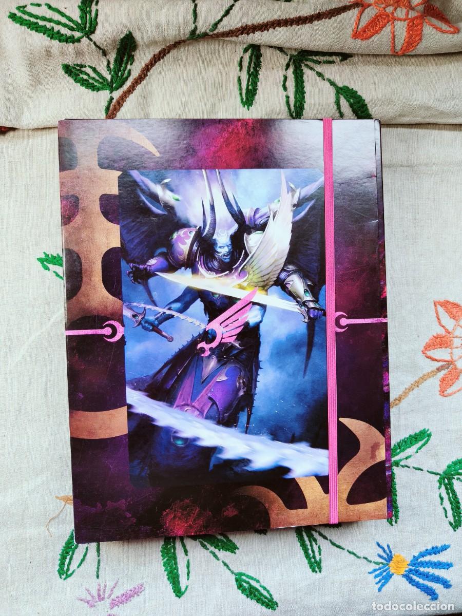 Juegos antiguos: Estuche Warhammer 40K Champions of Slaanesh: Emperor's Children Codex and Data cards.