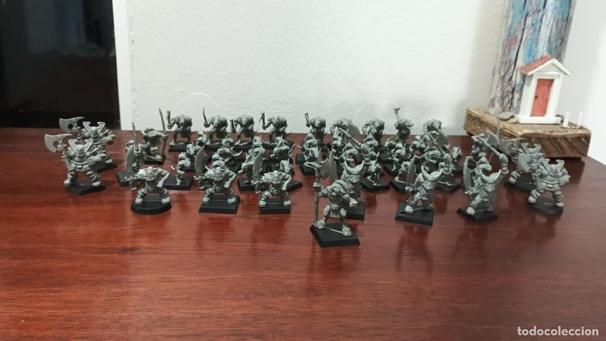 Juegos antiguos: LOTE 50 FIGURAS DE PL&Aacute;STICO WARHAMMER - Foto 1