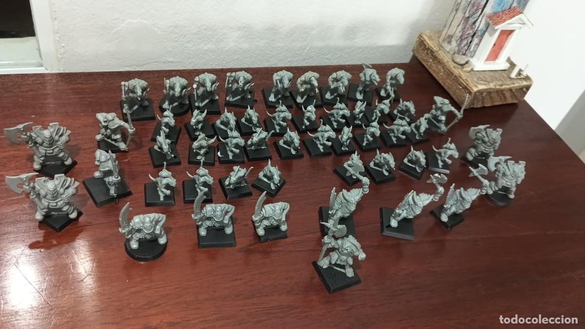 Juegos antiguos: LOTE 50 FIGURAS DE PL&Aacute;STICO WARHAMMER - Foto 2
