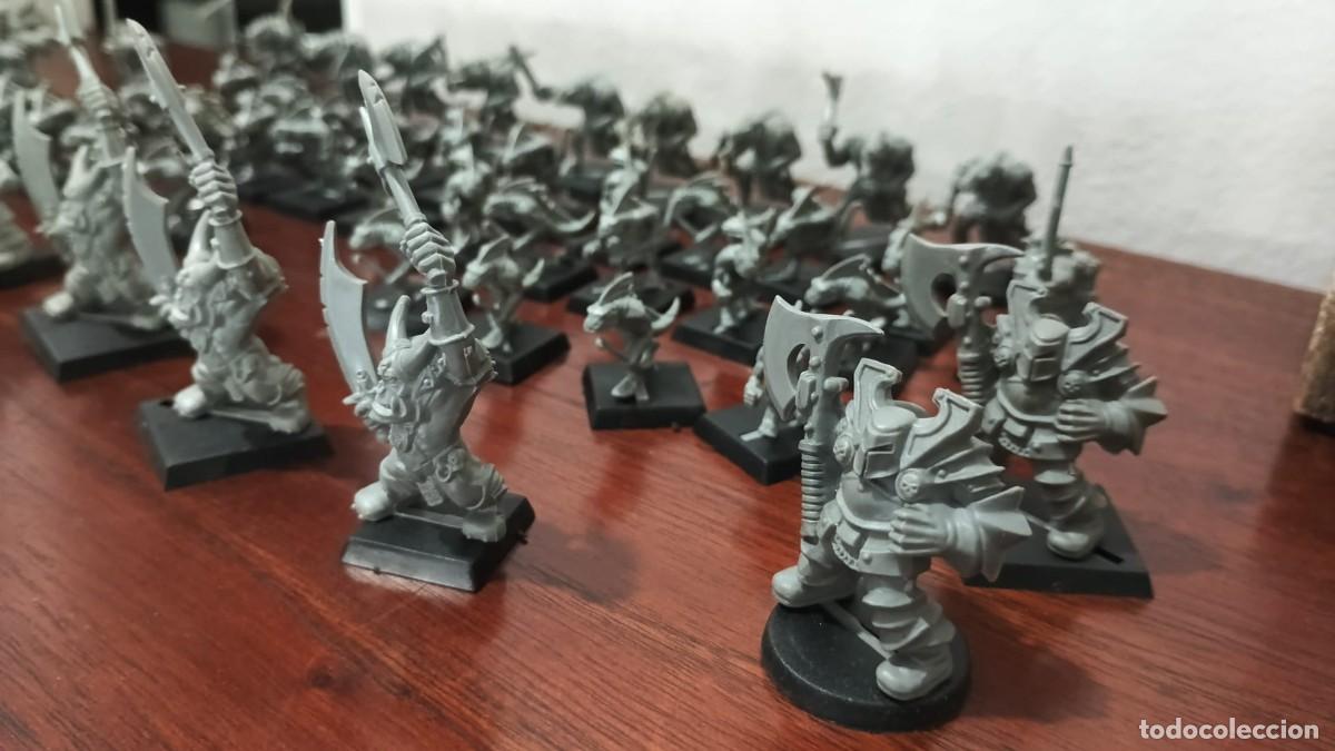 Juegos antiguos: LOTE 50 FIGURAS DE PL&Aacute;STICO WARHAMMER - Foto 4