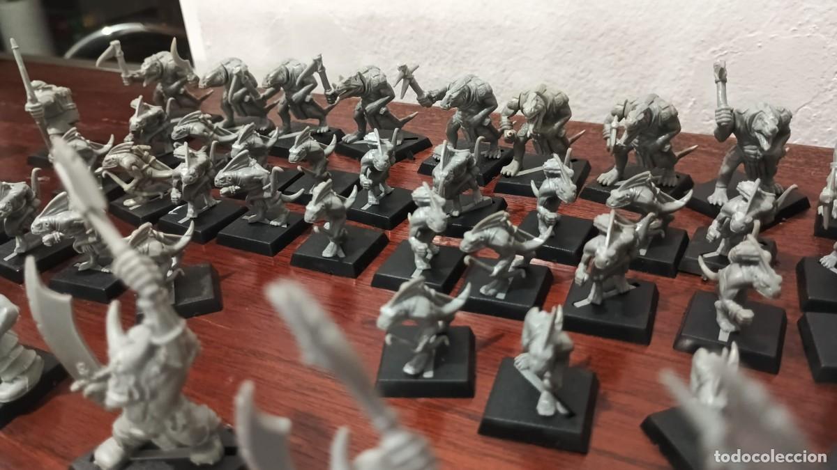 Juegos antiguos: LOTE 50 FIGURAS DE PL&Aacute;STICO WARHAMMER - Foto 5