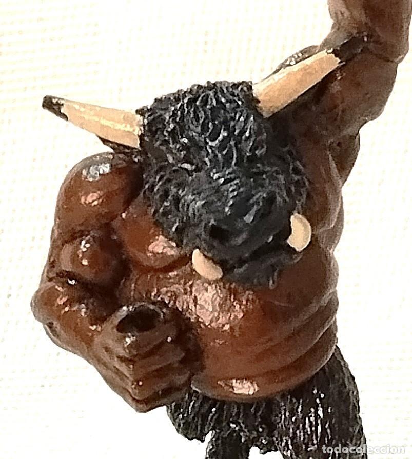 Juegos antiguos: Warhammer Minotauro pintado, metal, 1990s