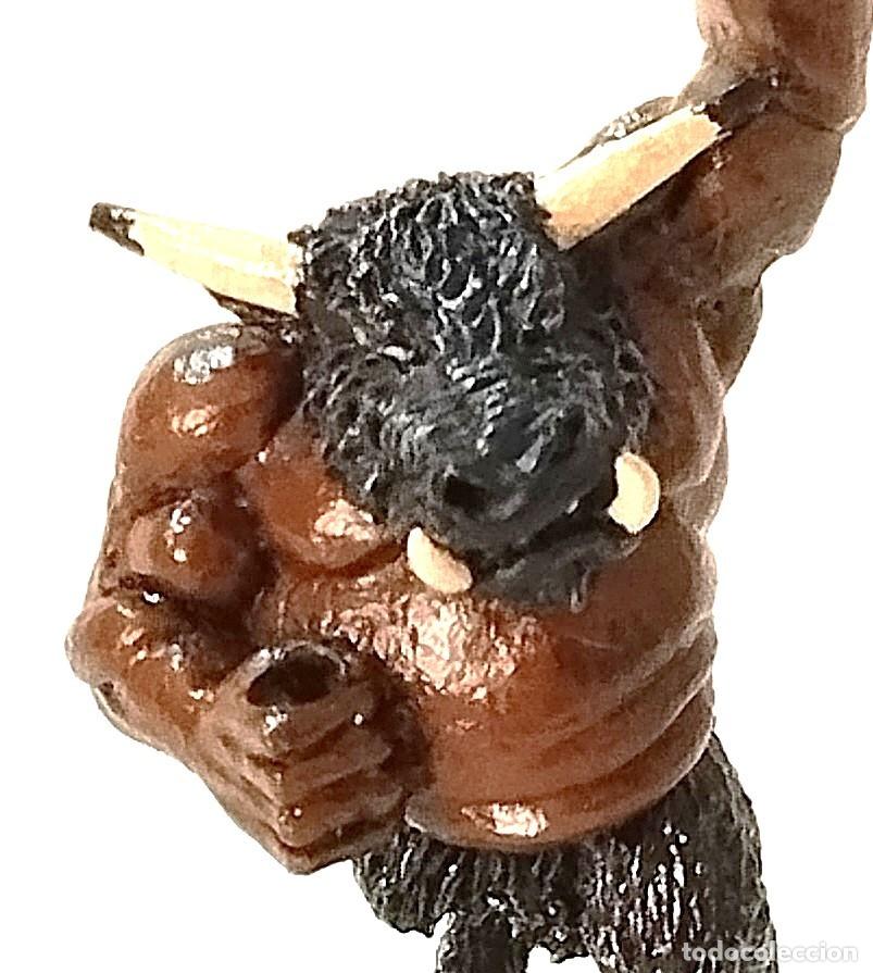 Juegos antiguos: Warhammer Minotauro pintado, metal, 1990s