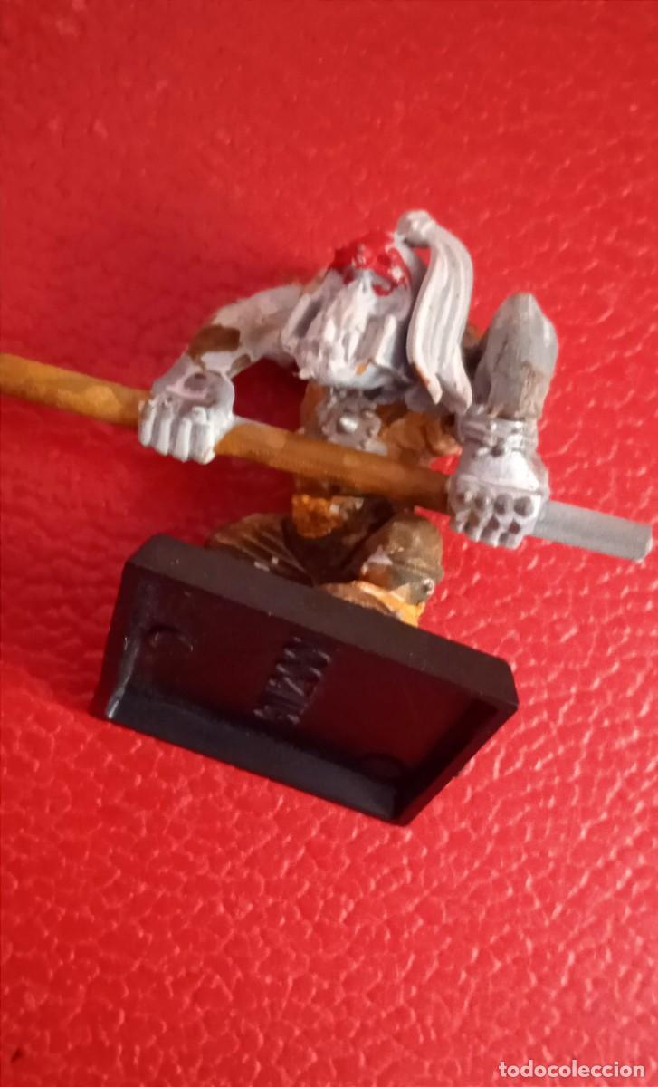 Juegos antiguos: FIGURA DE PLASTICO WARHAMMER GW 2001.