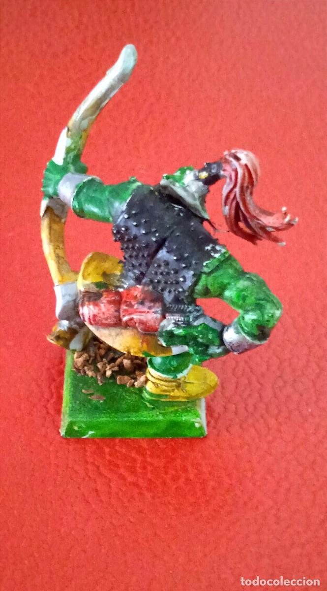 Juegos antiguos: FIGURA DE PLASTICO WARHAMMER GW 1999. - ORCO ARQUERO