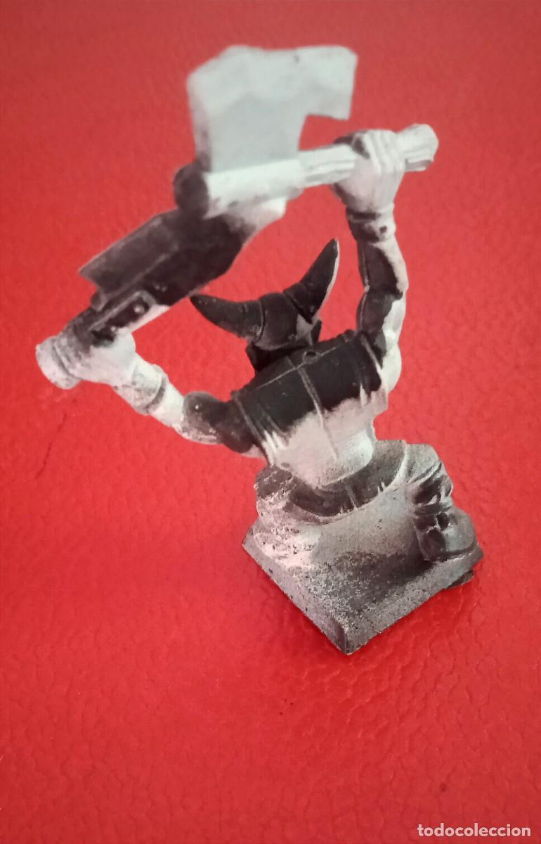 Juegos antiguos: FIGURA DE PLASTICO WARHAMMER GW 1995. -