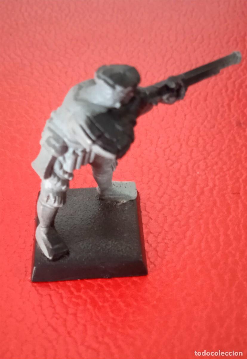 Juegos antiguos: FIGURA DE PLASTICO WARHAMMER GW 1995. - FUSILERO