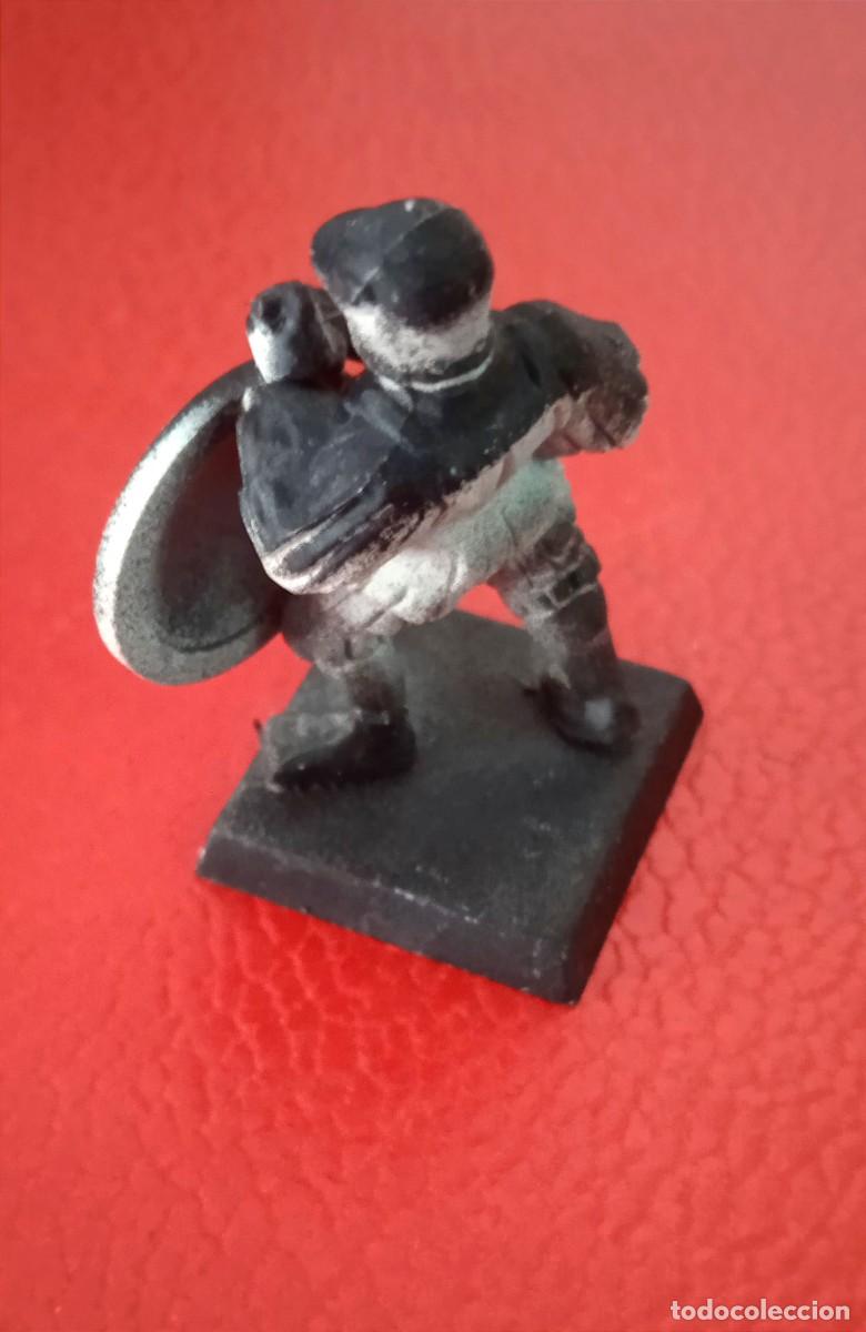 Juegos antiguos: FIGURA DE PLASTICO WARHAMMER GW 1995. - GUERRERO CON ESCUDO