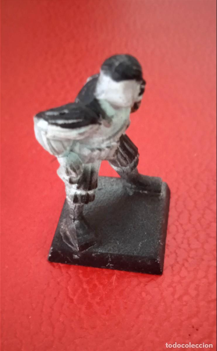 Juegos antiguos: FIGURA DE PLASTICO WARHAMMER GW 1995. -
