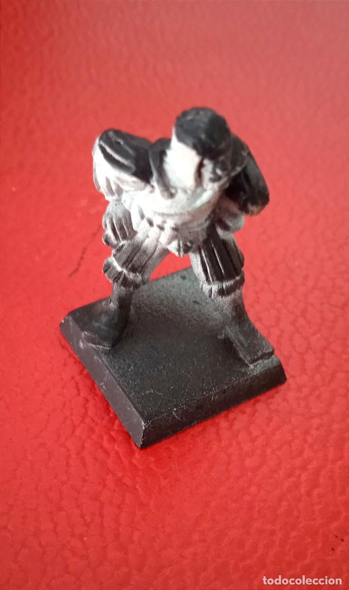 Juegos antiguos: FIGURA DE PLASTICO WARHAMMER GW 1999. - GUERRERO