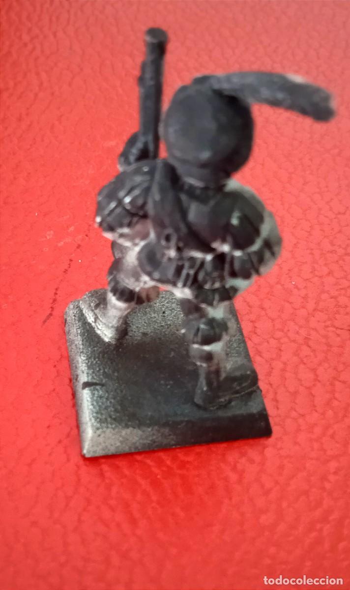 Juegos antiguos: FIGURA DE PLASTICO WARHAMMER GW 1995. -