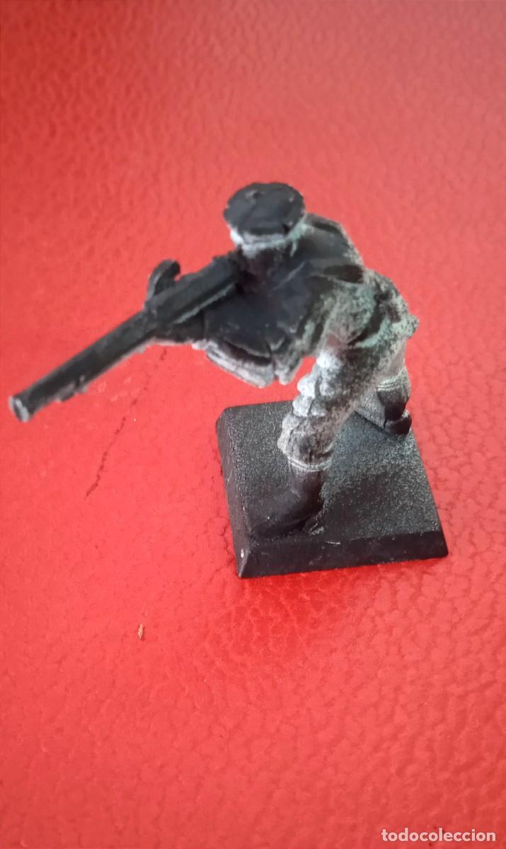 Juegos antiguos: FIGURA DE PLASTICO WARHAMMER GW 1995. -