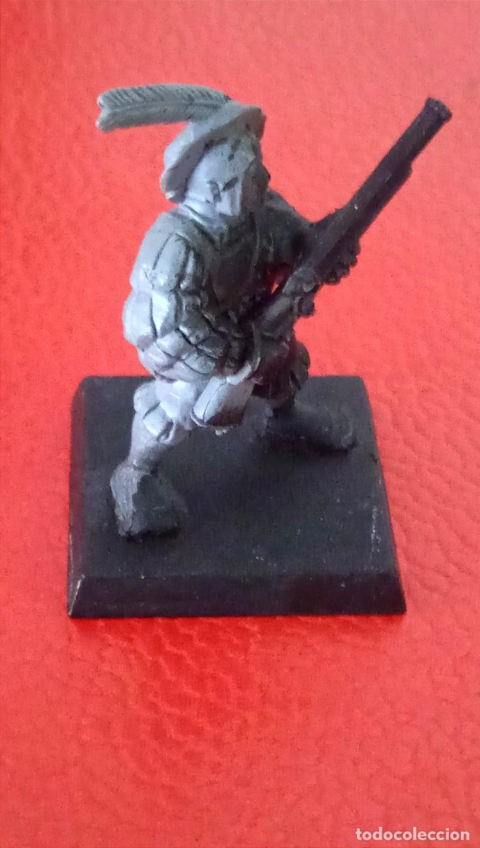 Juegos antiguos: FIGURA DE PLASTICO WARHAMMER GW 2001 - FUSILERO