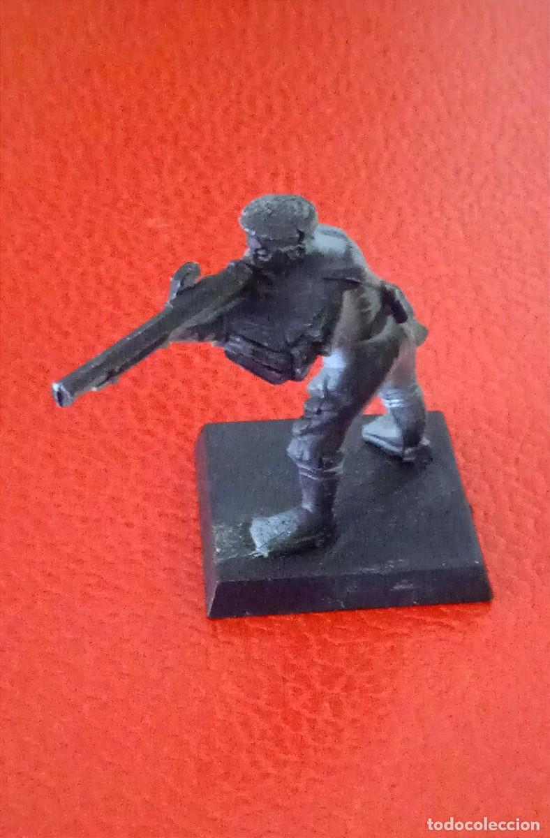Juegos antiguos: FIGURA DE PLASTICO WARHAMMER GW 2001 - FUSILERO