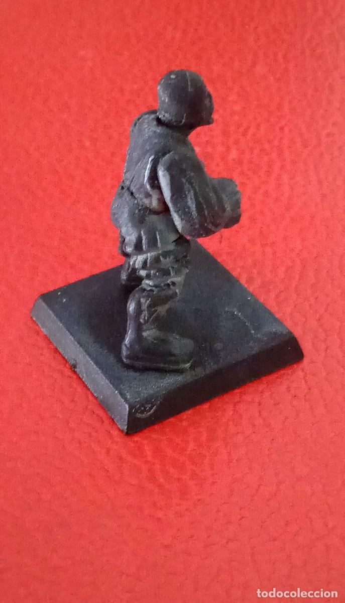 Juegos antiguos: FIGURA DE PLASTICO WARHAMMER GW 2001.