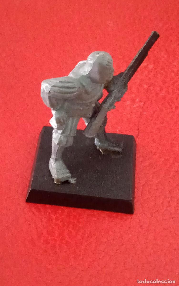 Juegos antiguos: FIGURA DE PLASTICO WARHAMMER GW 2001.