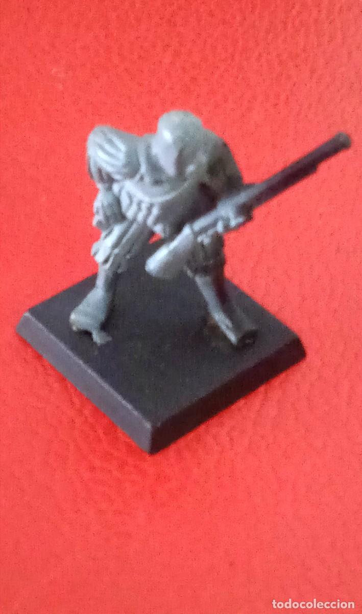 Juegos antiguos: FIGURA DE PLASTICO WARHAMMER GW 2001 - FUSILERO