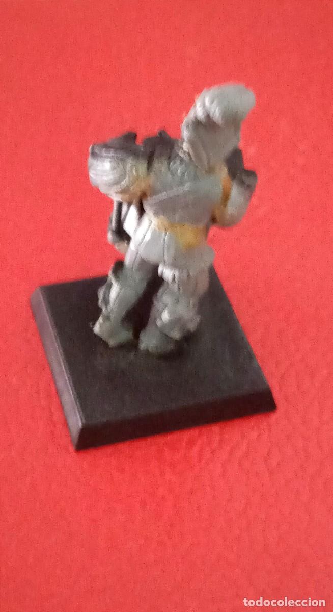 Juegos antiguos: FIGURA DE PLASTICO WARHAMMER GW 2001.