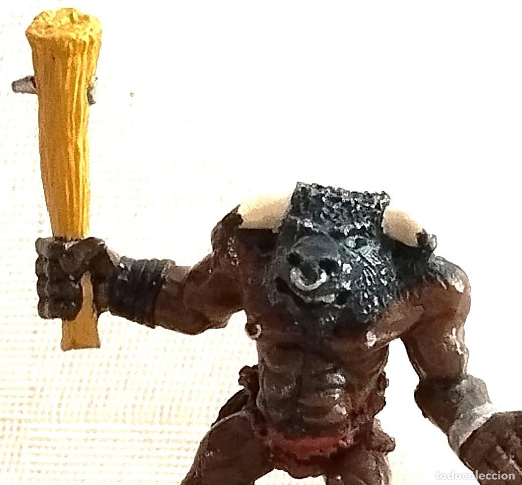 Juegos antiguos: Warhammer: Minotauro con garrote, pintado, metal, 1990s