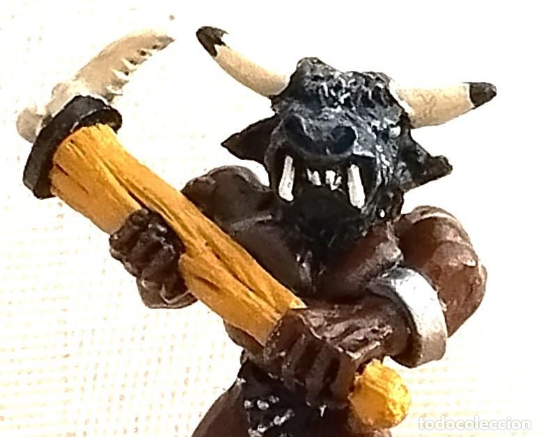 Juegos antiguos: Warhammer: Minotauro con guada&ntilde;a, pintado, metal, 1990s
