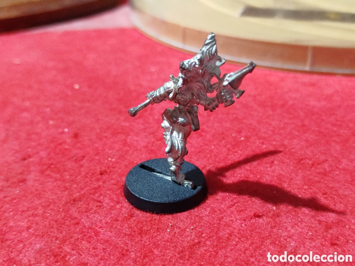 Juegos antiguos: Figura Banshee Eldar Warhammer 1999 de metal - Foto 2