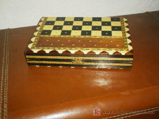 Juegos antiguos: Ajedres con estuche taraseado de viaje. - Foto 3