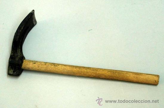 Juegos antiguos: Pico de goma con mango de madera a&ntilde;os 50 - Foto 2
