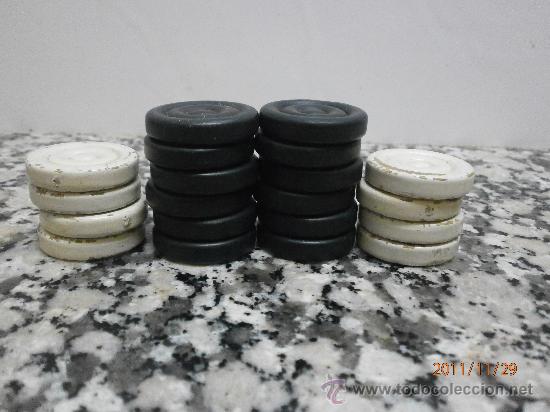 Juegos antiguos: ANTIGUAS FICHAS DE DAMAS DE MADERA - Foto 1