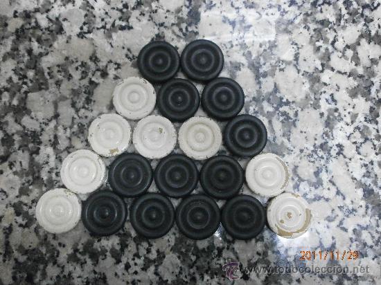 Juegos antiguos: ANTIGUAS FICHAS DE DAMAS DE MADERA - Foto 2
