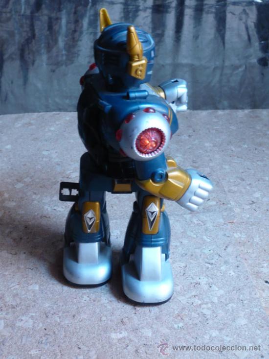 Juegos antiguos: Robot que anda gira con sonido y luces - Foto 3