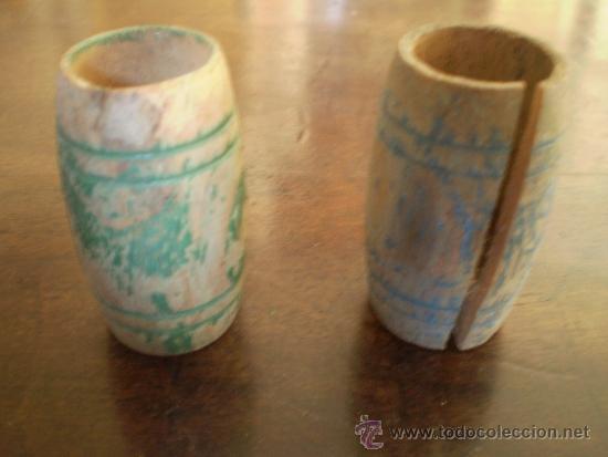 Juegos antiguos: 2 CUBILETES DEL PARCHIS DE MADERA - Foto 1