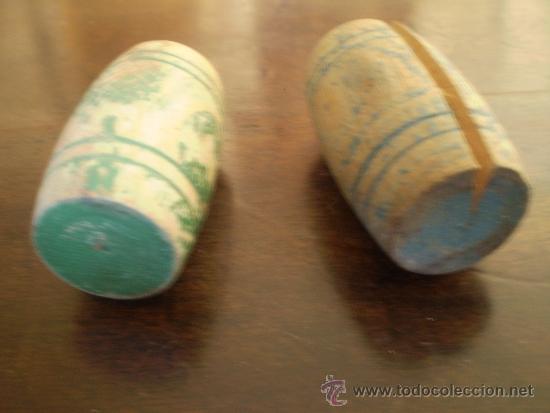 Juegos antiguos: 2 CUBILETES DEL PARCHIS DE MADERA - Foto 2