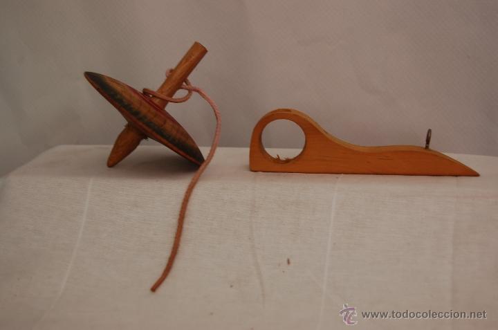 Juegos antiguos: JUEGO EN MADERA. ANTIGUA PEONZA CON MANGO. - Foto 1