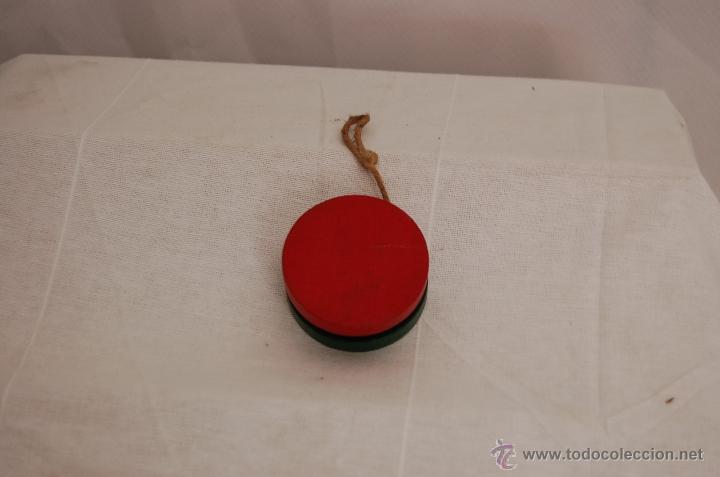 Juegos antiguos: YOYO ( YO-YO)  DE MADERA PINTADA - Foto 2