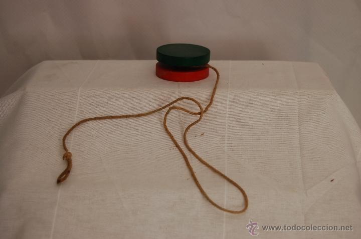 Juegos antiguos: YOYO ( YO-YO)  DE MADERA PINTADA - Foto 3
