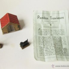 Juegos antiguos: CASITA CON INSTRUCCIONES Y DOS PERROS DEL JUEGO PERRITOS TRAVIESOS MARCA FAGES - AÑOS 50 - BARCELONA