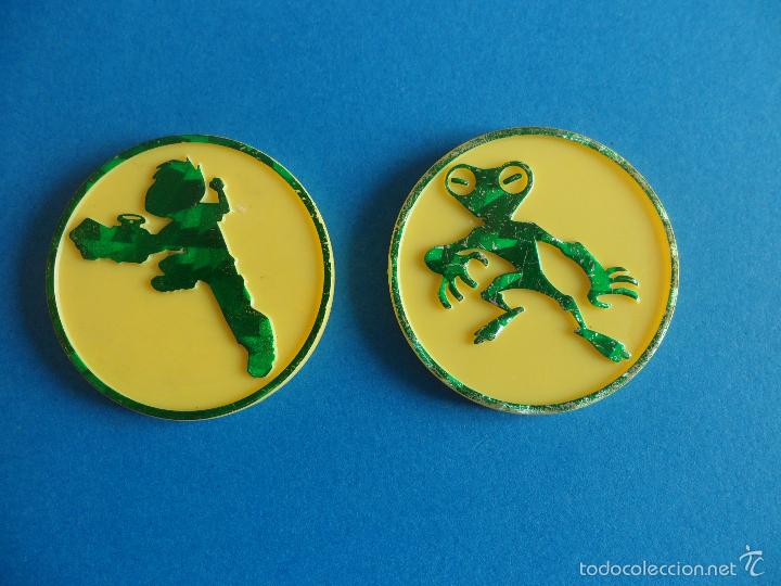 Juegos antiguos: Lote de 2 Tazos Caps Ben 10 de pl&aacute;stico - Exit Cartoon Network - Foto 1