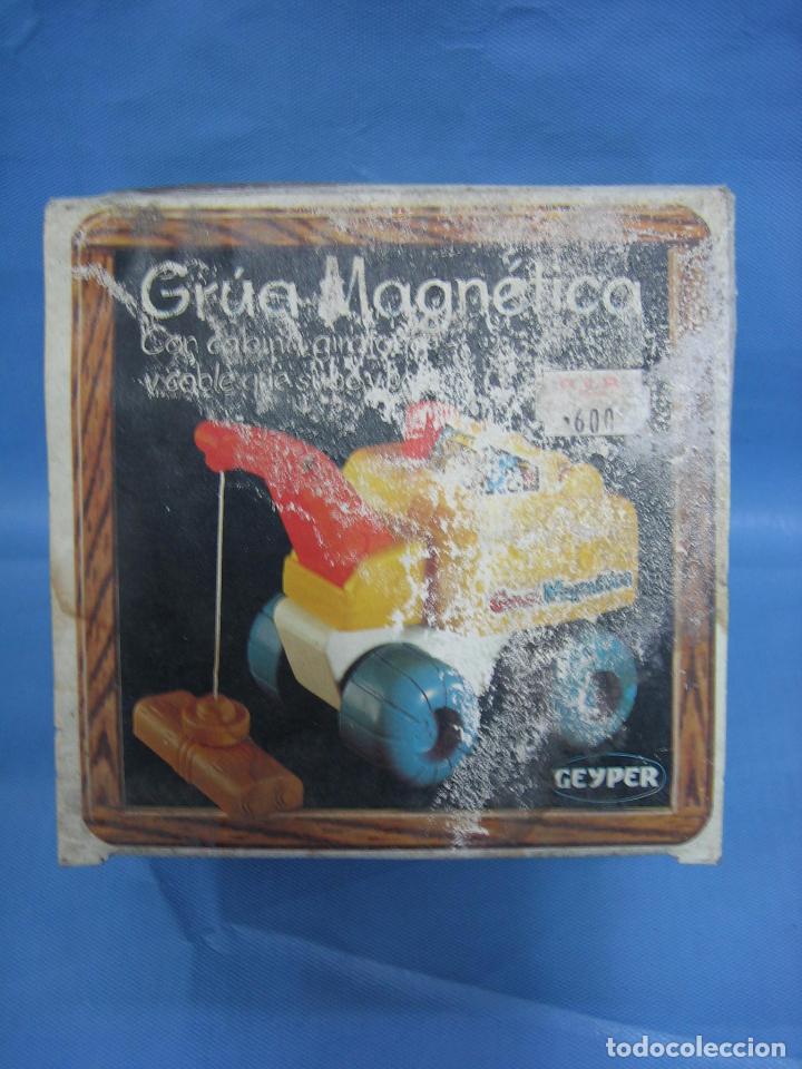 Juegos antiguos: 7 juguete coche gr&uacute;a  de geyper - Foto 2