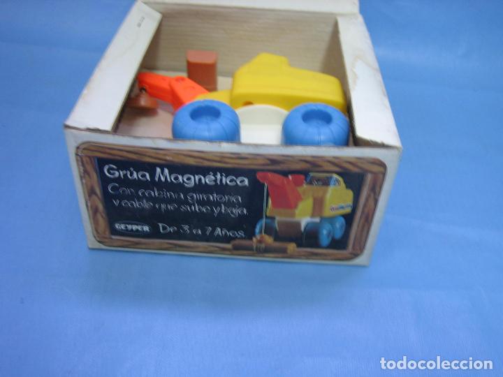 Juegos antiguos: 7 juguete coche gr&uacute;a  de geyper - Foto 4