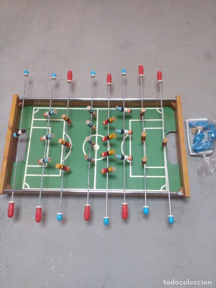Juegos antiguos: antiguo futbol&iacute;n de madera - Foto 3