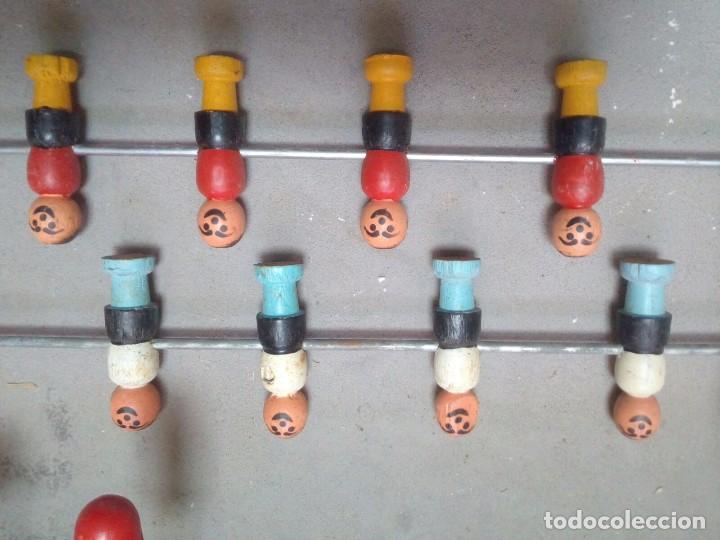 Juegos antiguos: antiguo futbol&iacute;n de madera - Foto 4