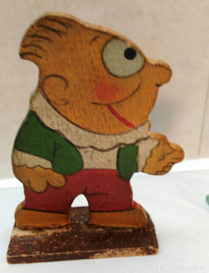 Juegos antiguos: Tres figuras  troqueladas de madera - Foto 3