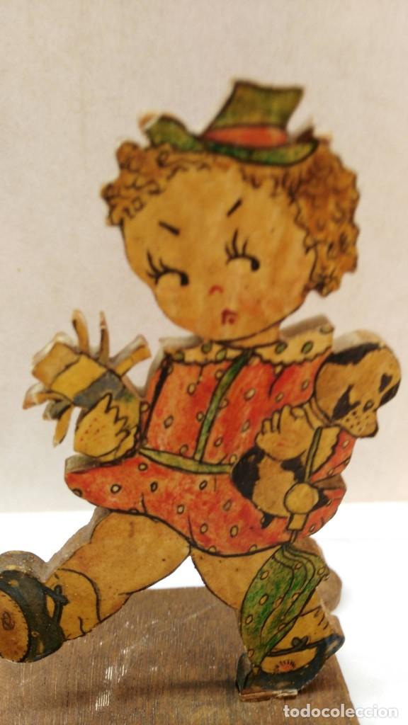 Juegos antiguos: Tres figuras  troqueladas de madera - Foto 4