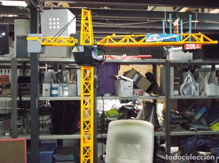 Juegos antiguos: GRUA DE CONSTRUCCION EN PLASTICO - FUNCIONA. - Foto 2
