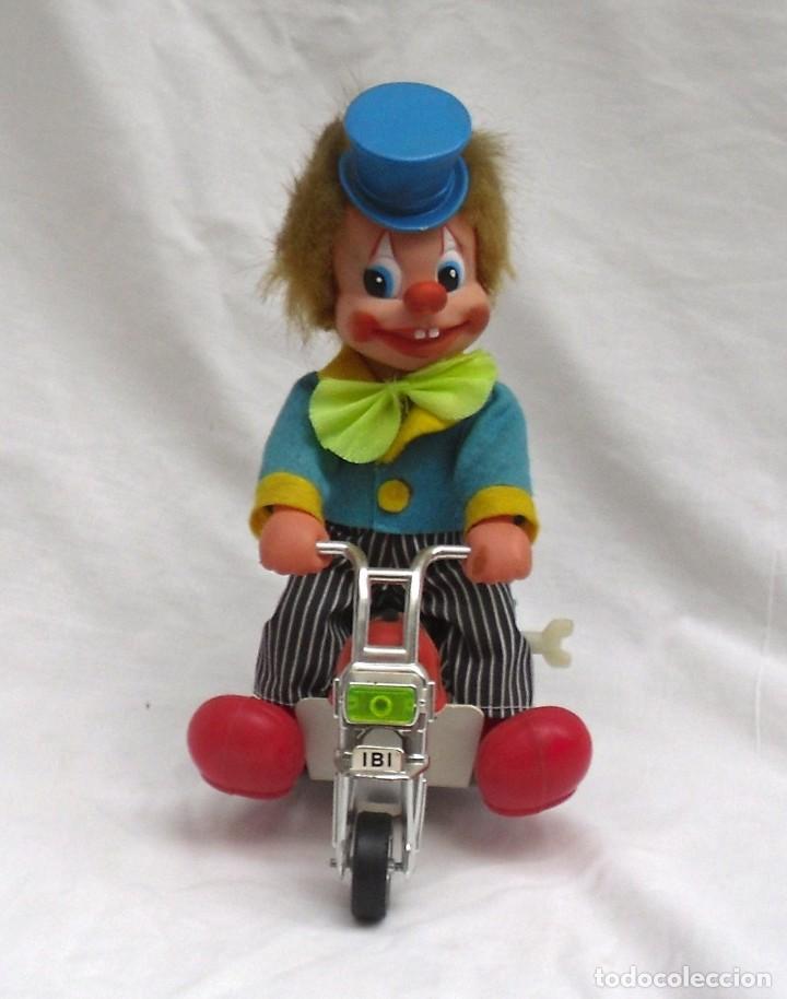 Juegos antiguos: payaso con moto de cuerda marca FEBER - Foto 1