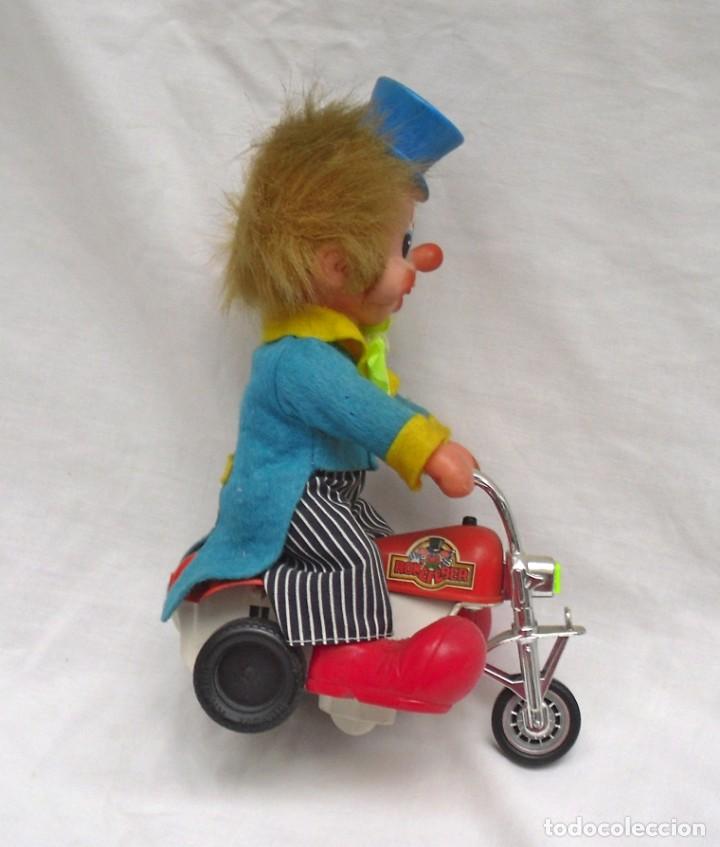 Juegos antiguos: payaso con moto de cuerda marca FEBER - Foto 3