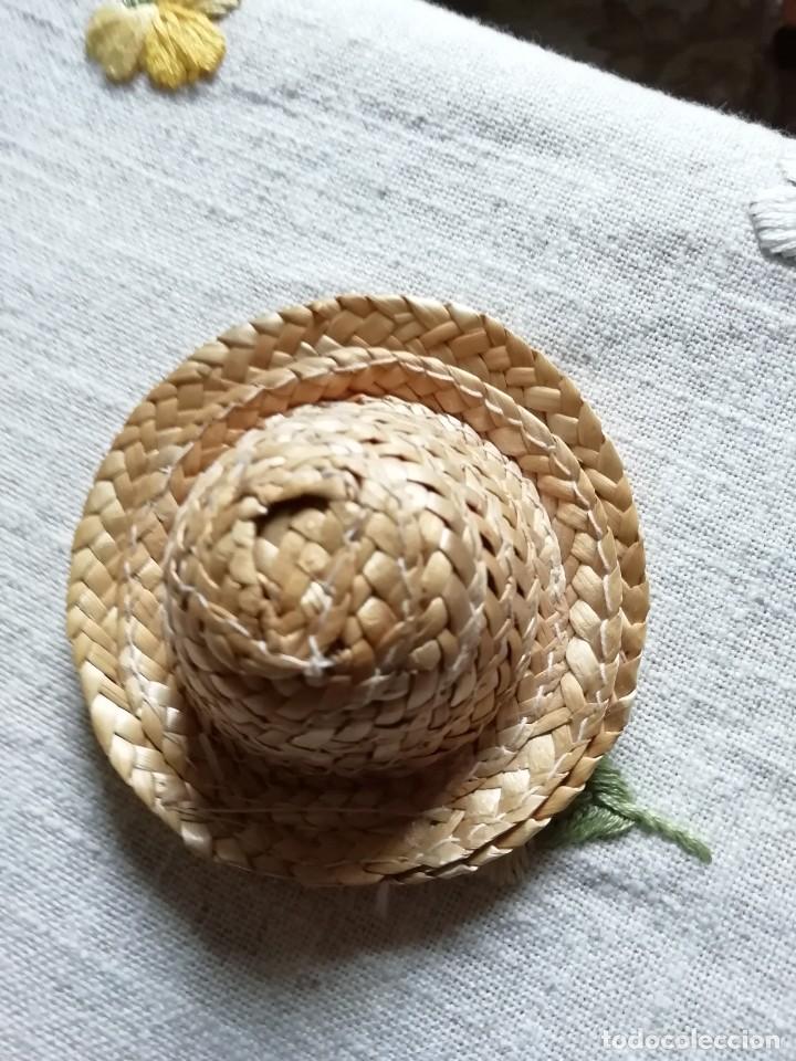 Juegos antiguos: Antiguo sombrerito para mu&ntilde;eca - Foto 1